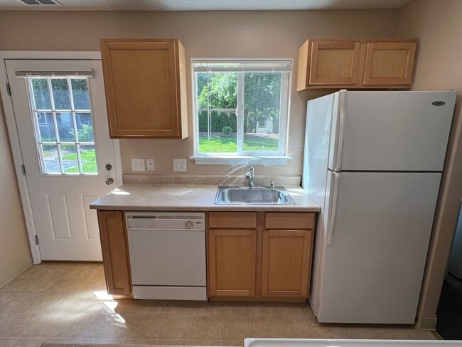 Building Photo - Wood Village Two Bedroom