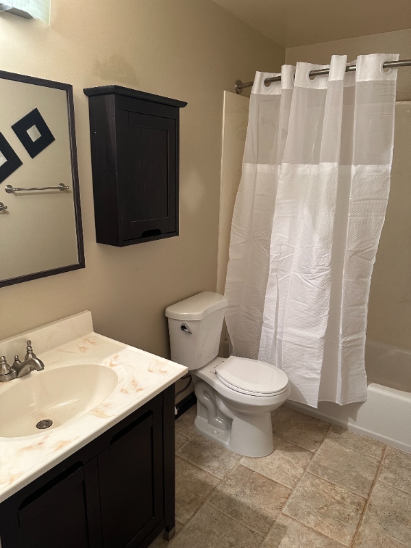 Building Photo - 447 Oak Ave