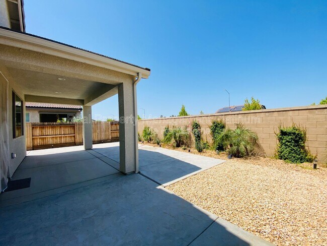 Building Photo - 1046 Lindsay Ln