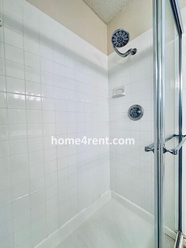 Building Photo - Blue Valley Northwest home on a cul-de-sac w/ granite counters, ss appliances and fenced yard!