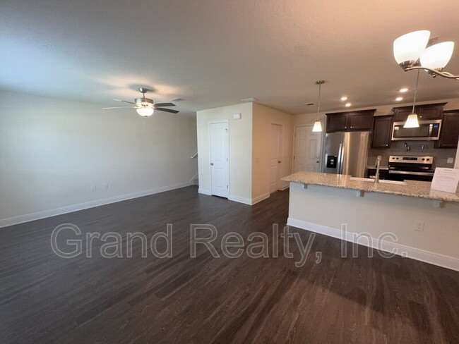 Building Photo - 4425 Village Oak Ln