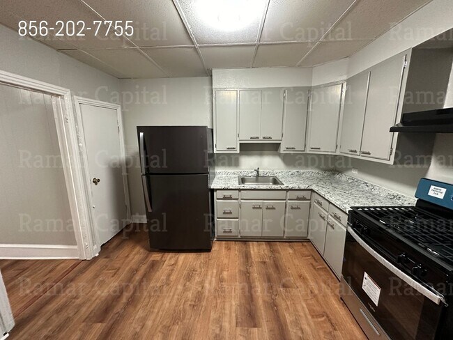 Building Photo - 912 Mt Ephraim Ave