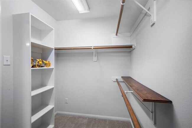Building Photo - 23 E Twinvale Loop