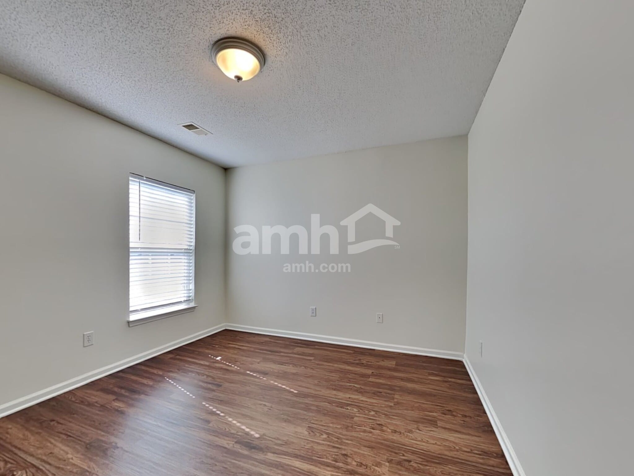 Building Photo - 3007 Crusades St