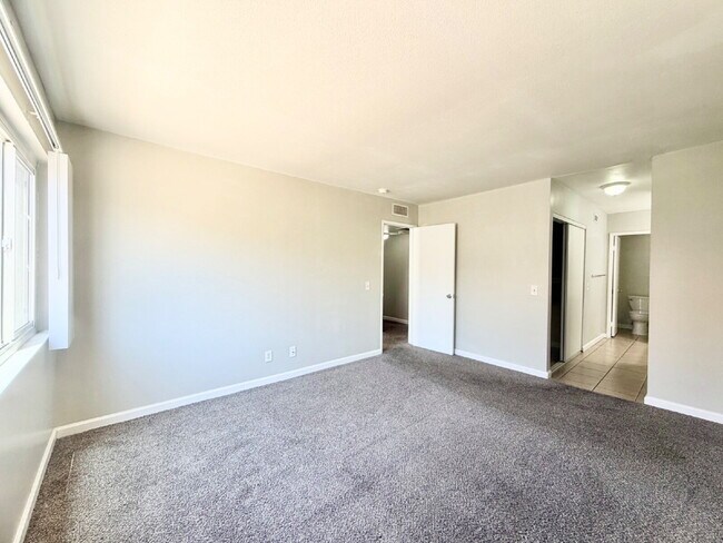 Building Photo - HIVE SUMMER MOVE-IN SPECIAL: 3 BEDROOM CONDO | COMMUNITY POOLS + WALKING TRAILS | CENTRAL LAS VEG...
