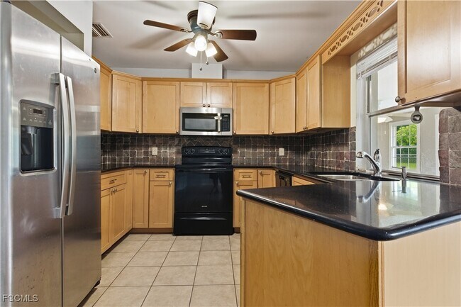 Building Photo - 4520 SE 11th Pl