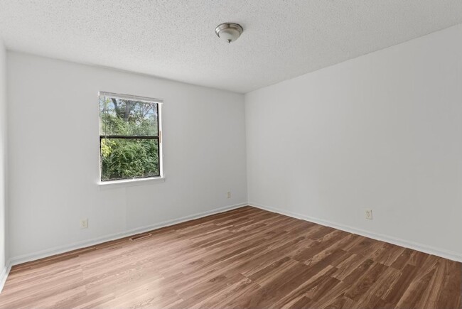 Building Photo - Newly Renovated 3 Bedroom 1 Bath