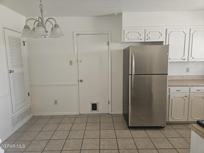 Building Photo - 6832 Escondido Dr