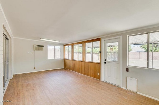 Building Photo - 110 W Del Rio Dr