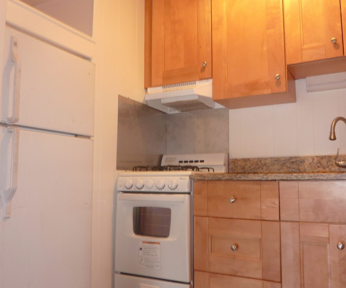 Building Photo - 412 4th St SE