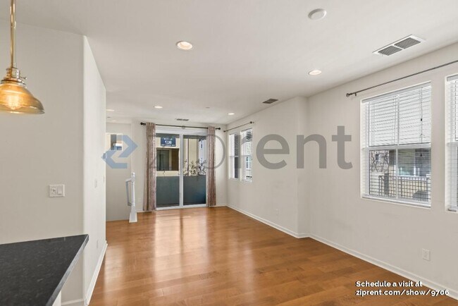 Building Photo - 1505 Coyote Creek Way