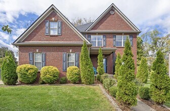 Building Photo - 2505 Eastway Dr