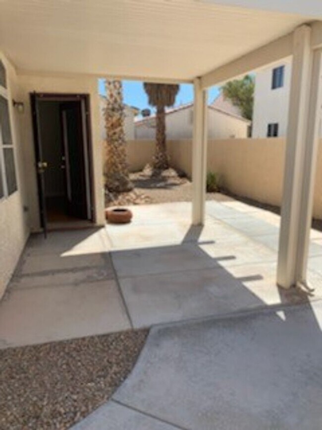 Building Photo - Amazing 2 bedroom Home- NW