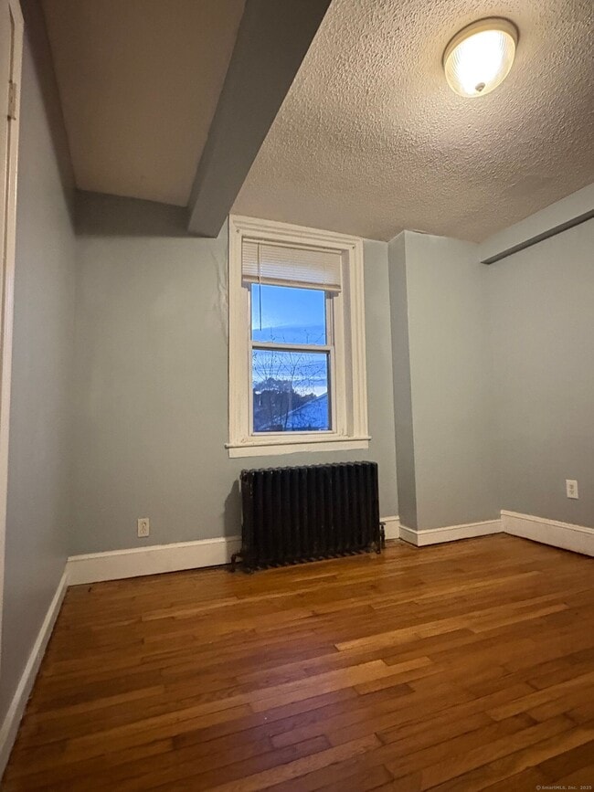 Building Photo - 449 Newfield St