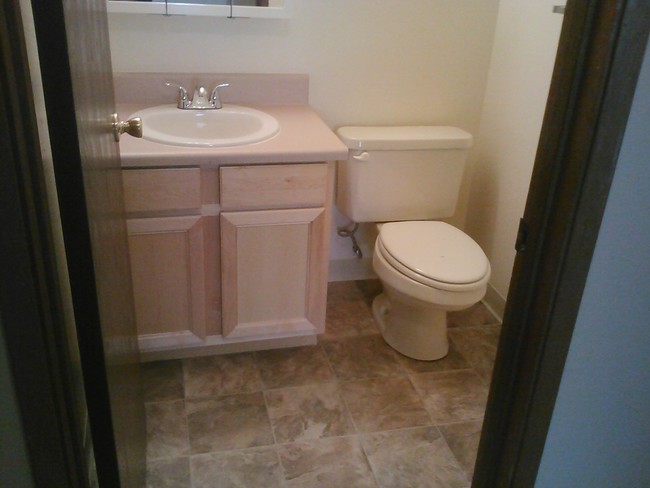 1/2 Bathroom - Willow Terrace