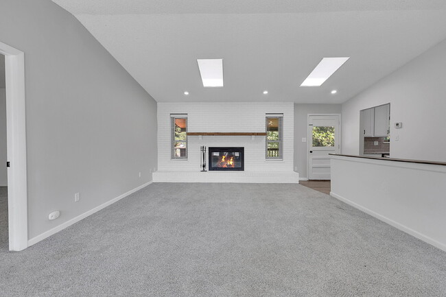 Building Photo - $2,600.00, 4-Bedroom, 3-Baths, Single Fami...