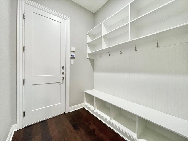 Building Photo - 3809 Mineral Dr