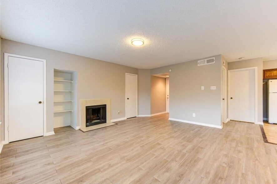 Building Photo - 12200 Overbrook Ln