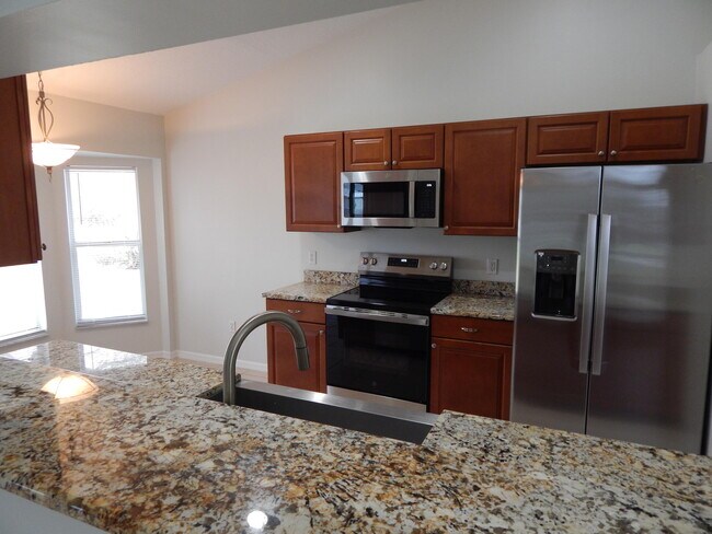 Building Photo - 132 SW Elderberry Dr