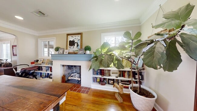 Building Photo - Gorgeous and updated home in Heart of Auburn
