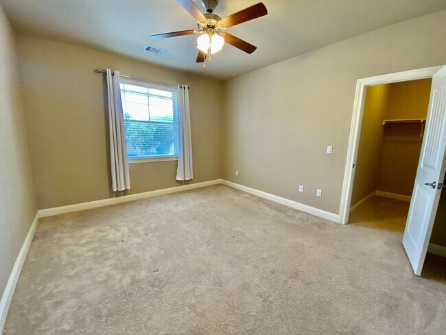 Building Photo - 3 Bedroom 2.5 Bathroom Detached Condo in South Austin!!