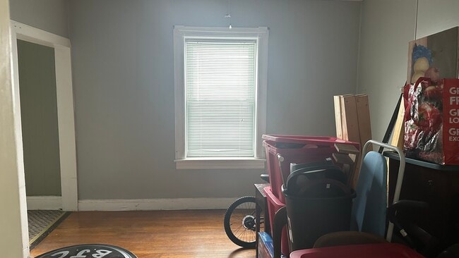 Building Photo - 307 25th St