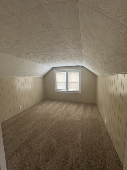 Building Photo - 1601 S 65th St