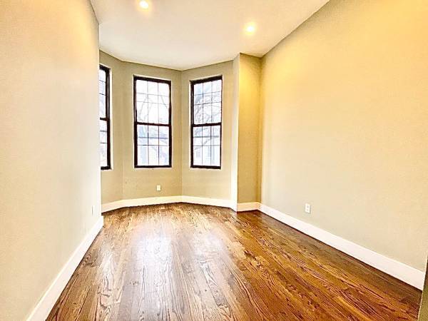 Building Photo - 1076 Greene Ave