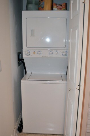 Building Photo - Wrigleyville 1 bedroom with private balcony