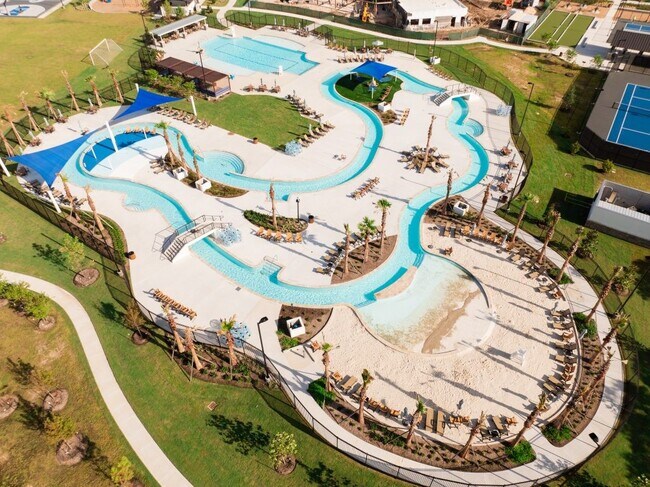Building Photo - 2135 Salinas Dr