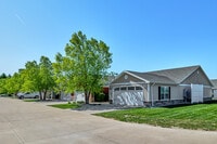 Building Photo - Redwood Maumee