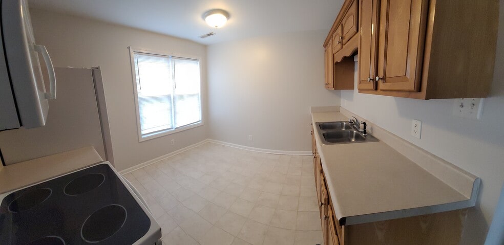 Building Photo - 5459 Old Thomasville Rd