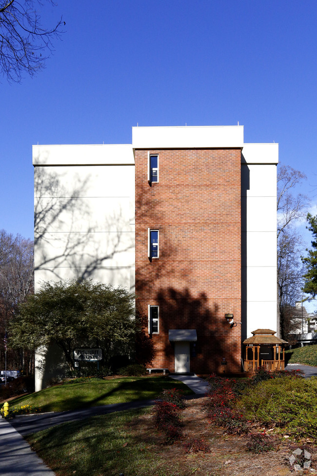 Building Photo - Briarcliff Oaks