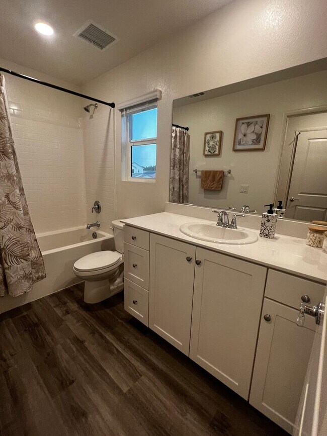Building Photo - THIS HOME COMES WITH AN ADU