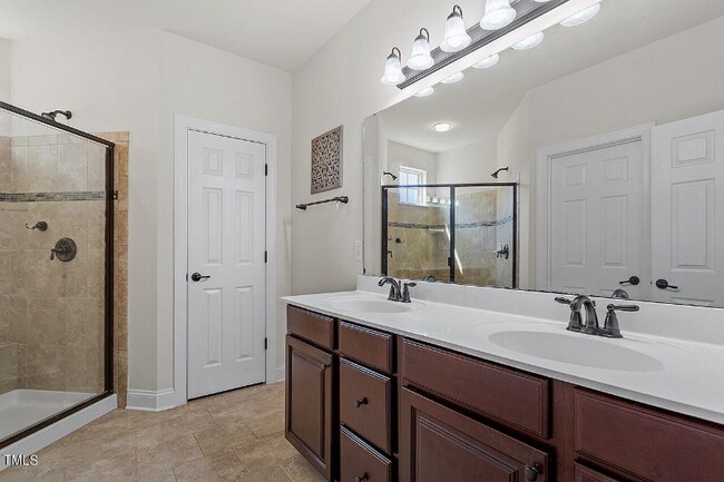 Building Photo - 2120 Glade Valley Ln