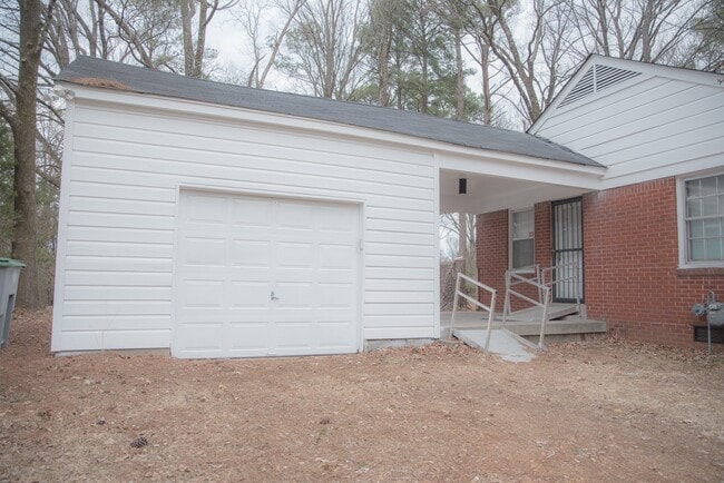 Building Photo - 770 Lydgate Rd