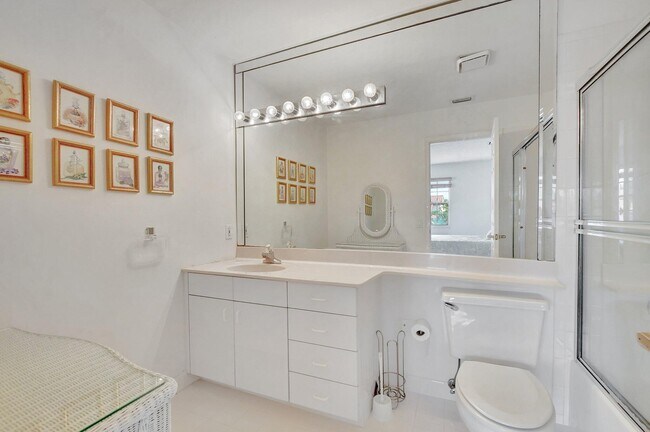 Building Photo - 23088 Via Stel