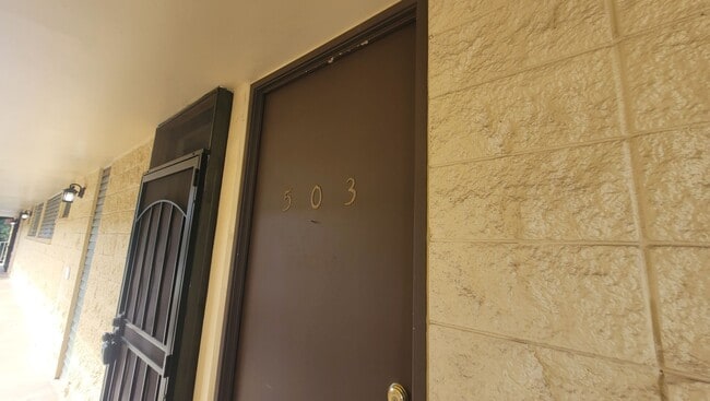 Building Photo - Recently Upgraded Spacious 1 Bedroom Apartment in the Ridgecrest Complex.