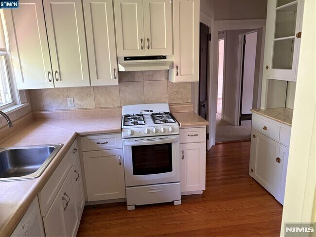 Building Photo - 348 Evergreen Pl