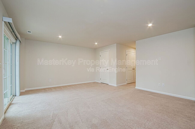 Building Photo - 945 Arnold Place Dr