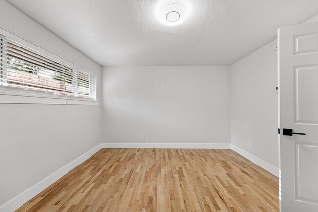 Building Photo - 60 W 34th Ave