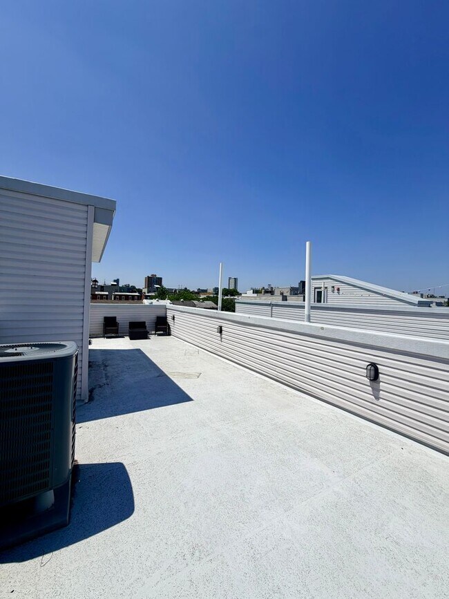 Building Photo - 1302 N Marshall St