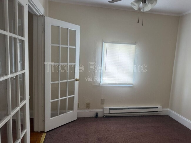 Building Photo - 517 NE Main St