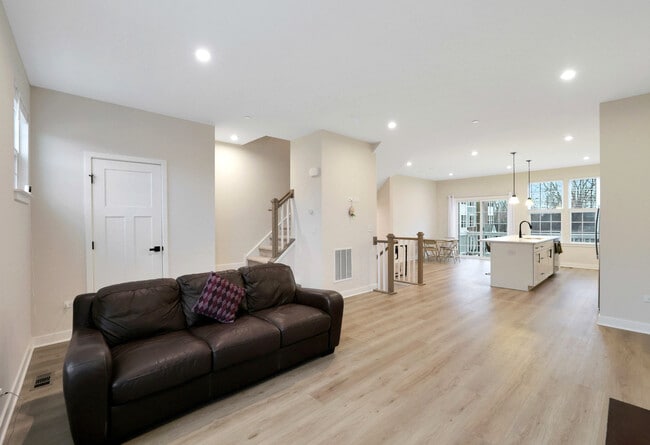 Building Photo - 155 Canterbury Way