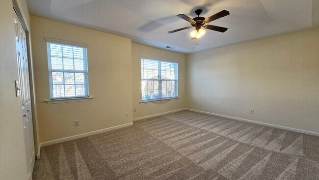 Building Photo - 4704 Liberty Square Dr