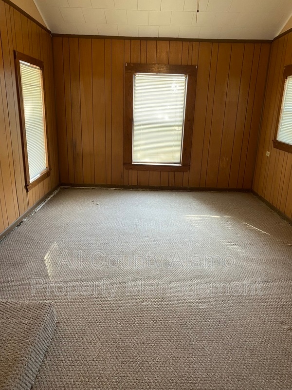 Building Photo - 301 Aero Ave