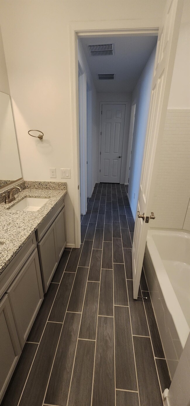 Building Photo - 7822 S Wolf Creek Dr