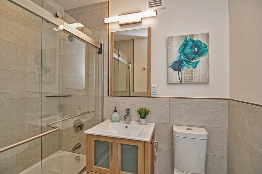 Building Photo - 10 Juniper St