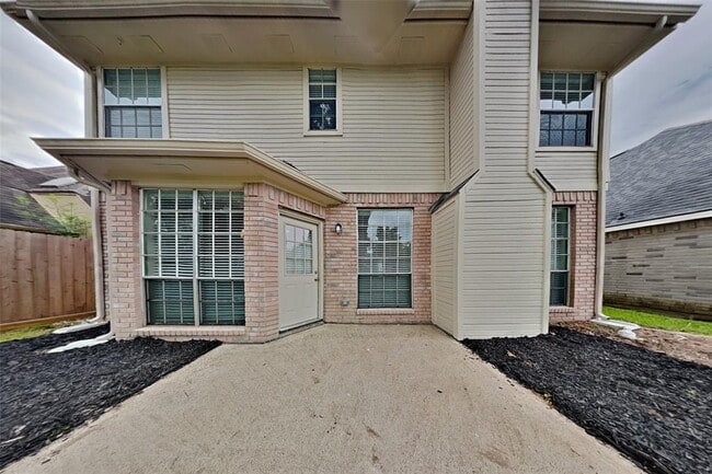 Building Photo - 8815 Lawncliff Ln