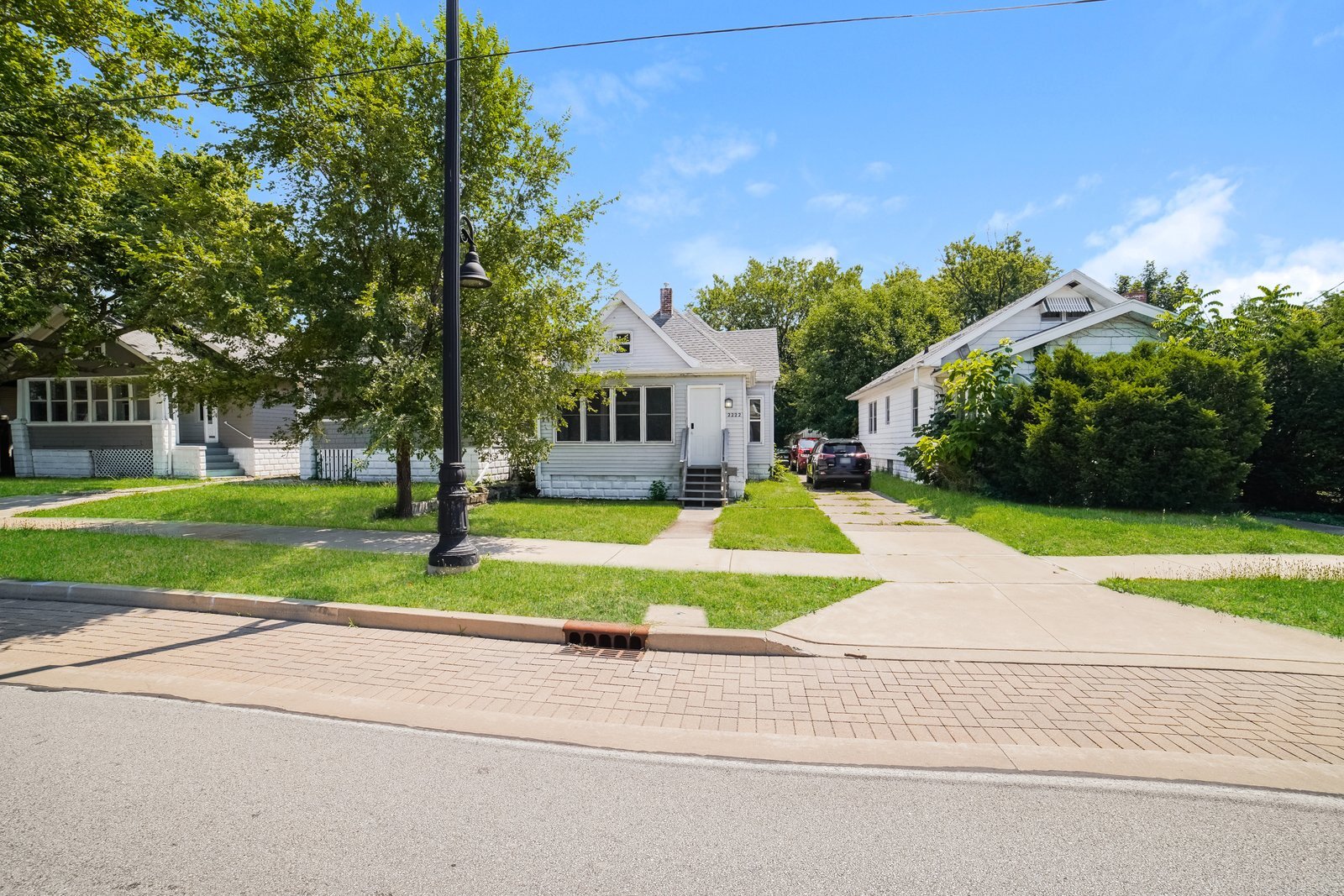 Building Photo - 2222 N Sheridan Rd